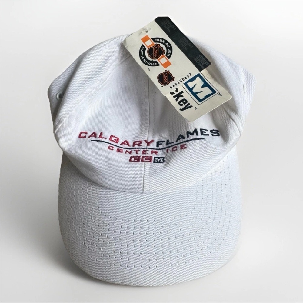 Vintage CCM hockey Hat CALGARY FLAMES NHL Ball Cap Snapback NWT Unisex White